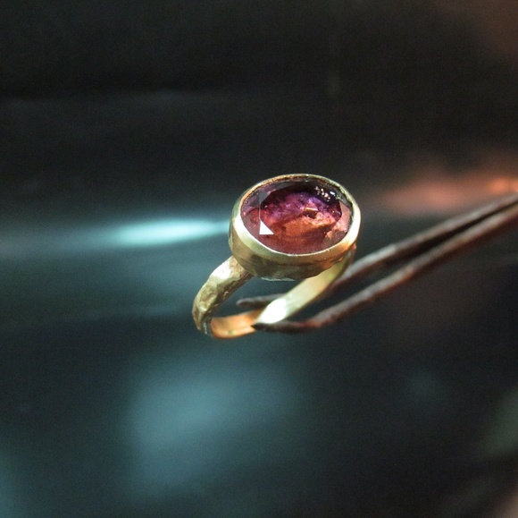 14k solid yellow Gold ring. - Picture 7 of 8